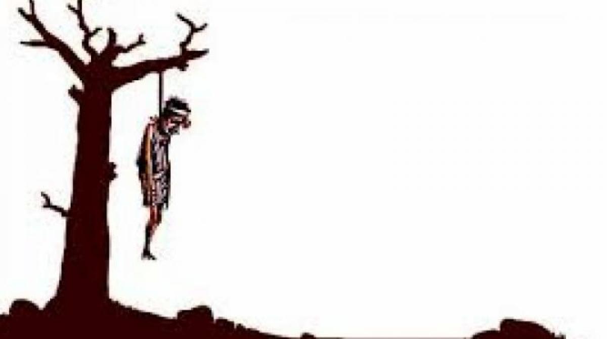 Maharashtra: Farmer hangs self from tree, 5th suicide in three days